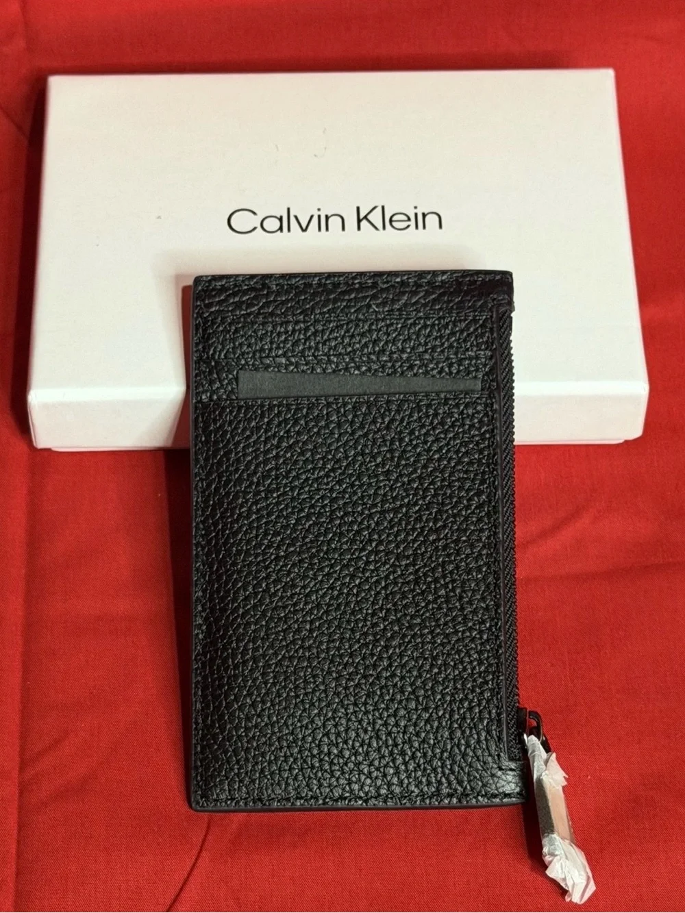 Calvin Klein Men’s Black Pebbled Leather Zip Card Holder Wallet – New